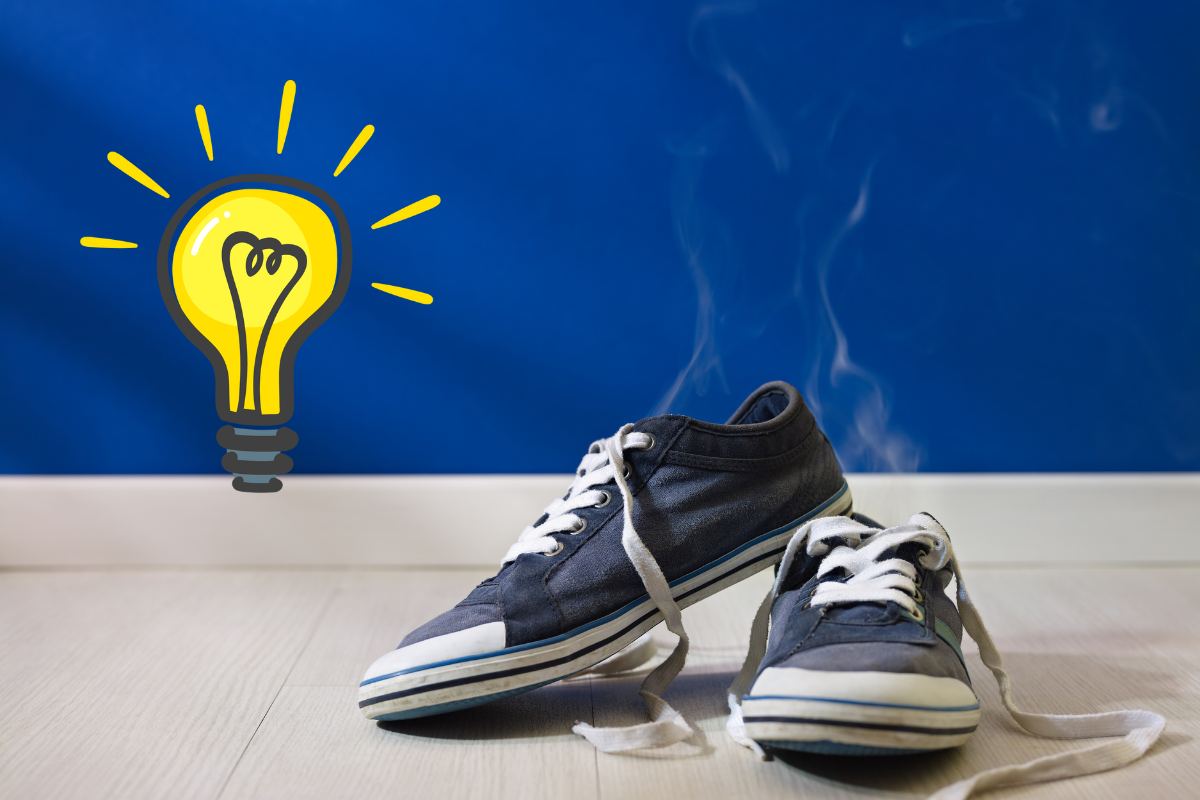 Scarpe che puzzano e lampadina simbolica (idea)