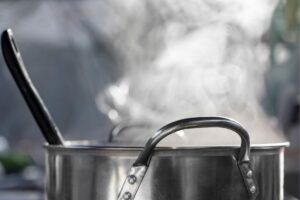pentola con vapore